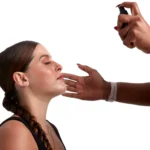 ⁦بخاخ تثبيت المكياج بلمعة مشعة من NYX – ثبات طويل وإشراقة فورية – 50 مل⁩ - الصورة ⁦2⁩