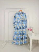 فستان طويل مطبع باللون الأزرق مع نقوش مربعة – صناعة تركية