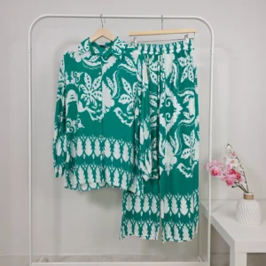 Two-Piece Set in Green & White – Turkish Manufacturing