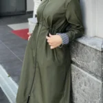 معطف شتوي طويل هودي باللون الزيتوني – صناعة تركية