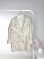 بليزر أوف وايت مخطط باللون البني بأزرار مزدوجة وجيوب أمامية – صناعة تركية