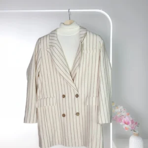 بليزر أوف وايت مخطط باللون البني بأزرار مزدوجة وجيوب أمامية – صناعة تركية