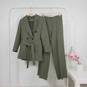بدلة نسائية باللون الزيتوني – جاكيت وبنطال – صناعة تركية