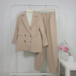 طقم أنيق باللون البيج (قميص أبيض