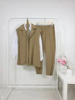 ⁦طقم قطعتين باللون الكاكي (فيست مع بنطال) – صناعة تركية⁩ - الصورة ⁦2⁩