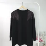 بلوزة طويلة نسائية باللون الأسود مزينة بكريستالات – صناعة تركية