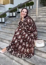 Oversized Long Printed Dress in Brown with Geometric Patterns – Turkish Manufacturing - Image 2